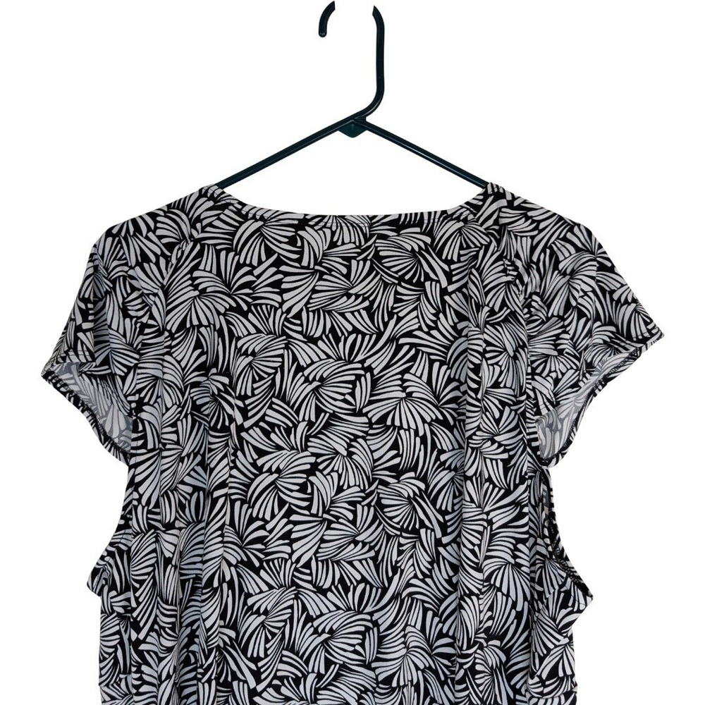 Cato Woman Blouse Plus 22/24W Black White Abstract Print V-Neck Cap Sleeve Top - Picture 7 of 12